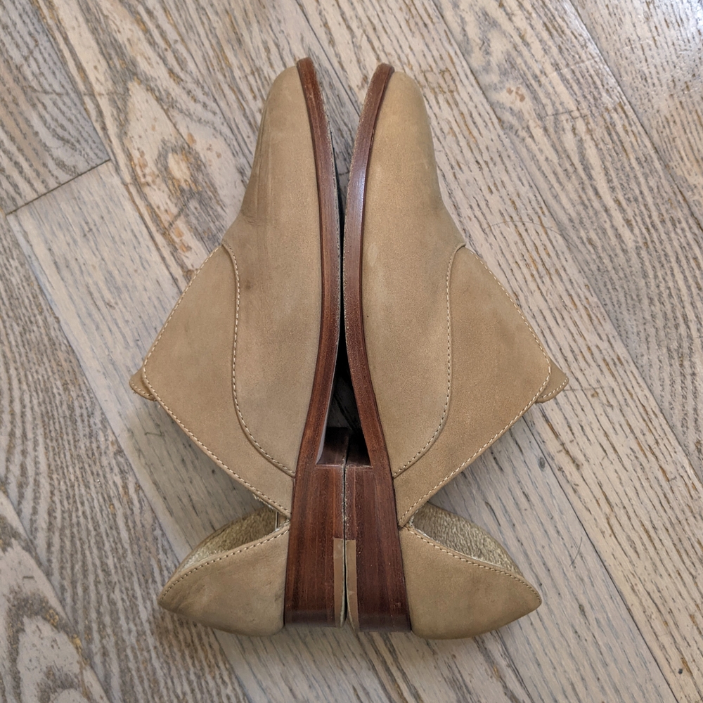 Nisolo Emma d'Orsay Oxford Flats in Almond, Size 5 - Picture 5 of 9
